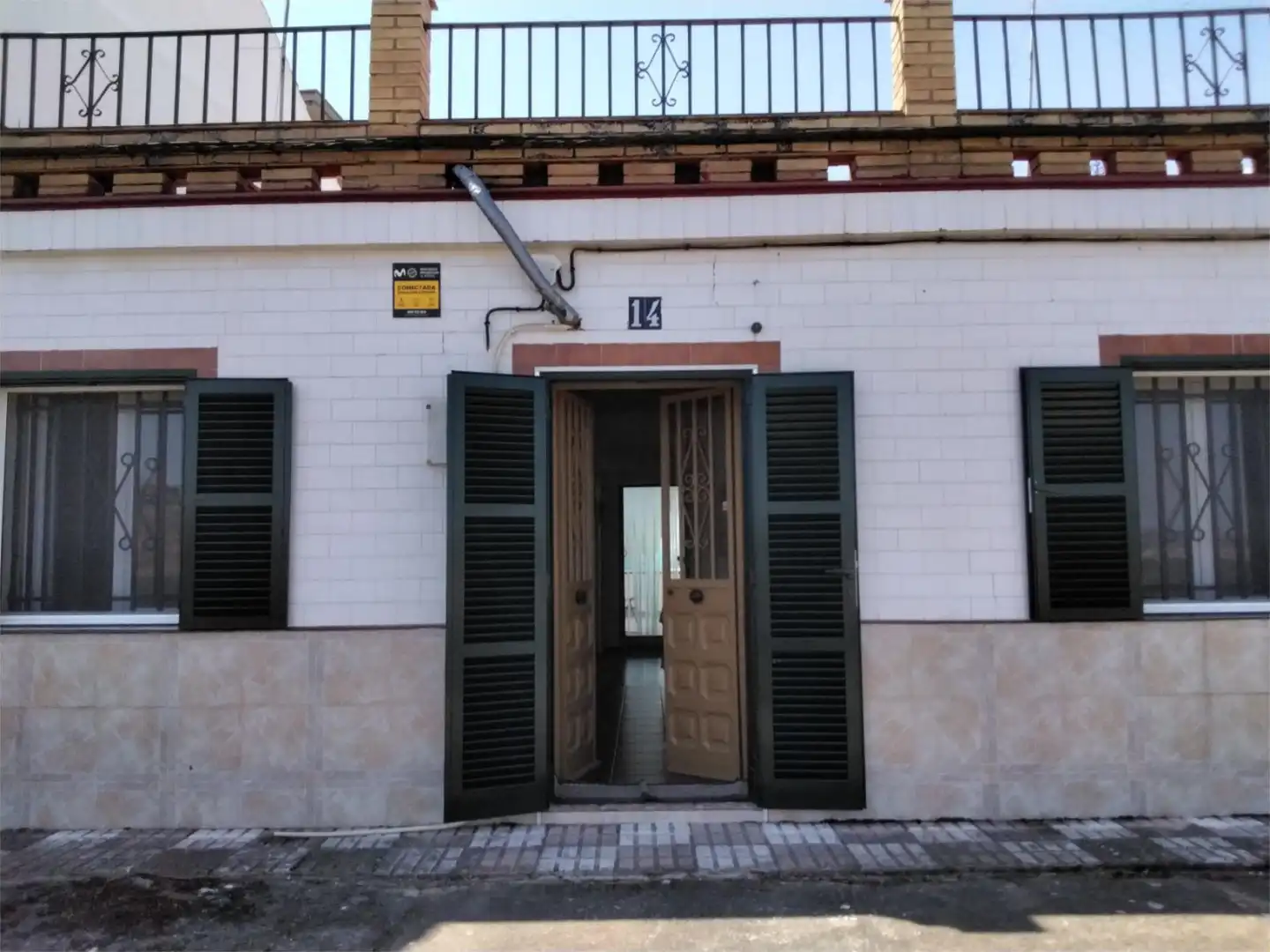 Vista exterior de Casa adosada en venta en Villanueva del Río y Minas con Aire acondicionado, Calefacción y Amueblado