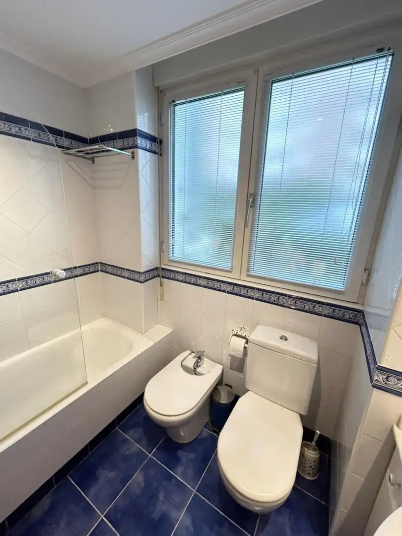 Wohnung zur Miete in Calle el Sable, 3, Playa Ostende Badezimmer von Wohnung zur Miete in Castro-Urdiales