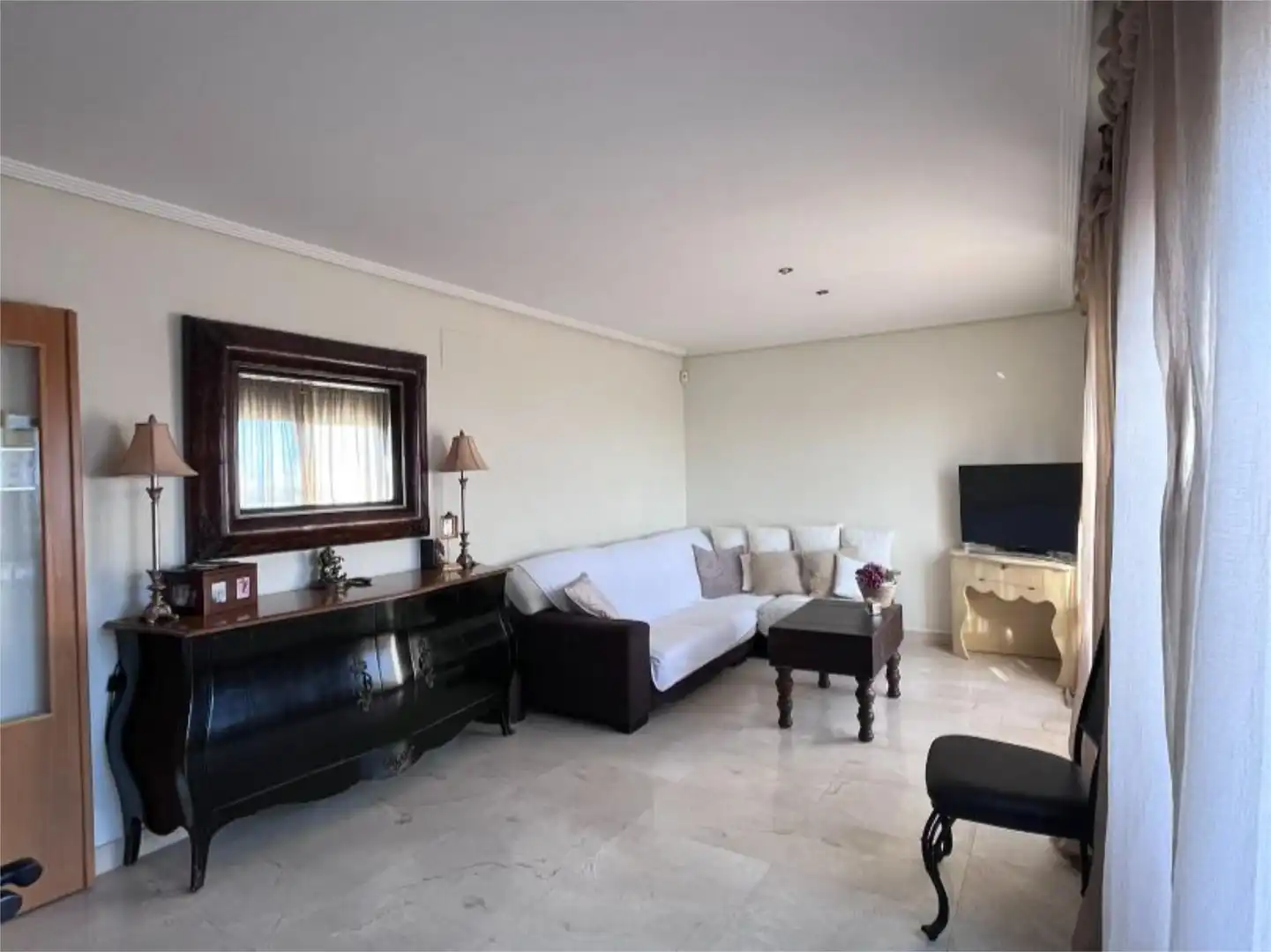Ático en venta en Avenida Médico Ricardo Ferre, 22, Paus - Poligono San Blas Sala de estar de Ático en venta en Alicante / Alacant con Aire acondicionado, Terraza y Piscina
