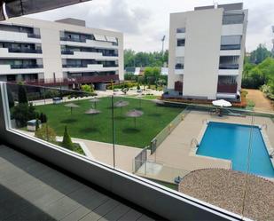 Swimming pool of Flat to rent in La Moraleja  with Air Conditioner