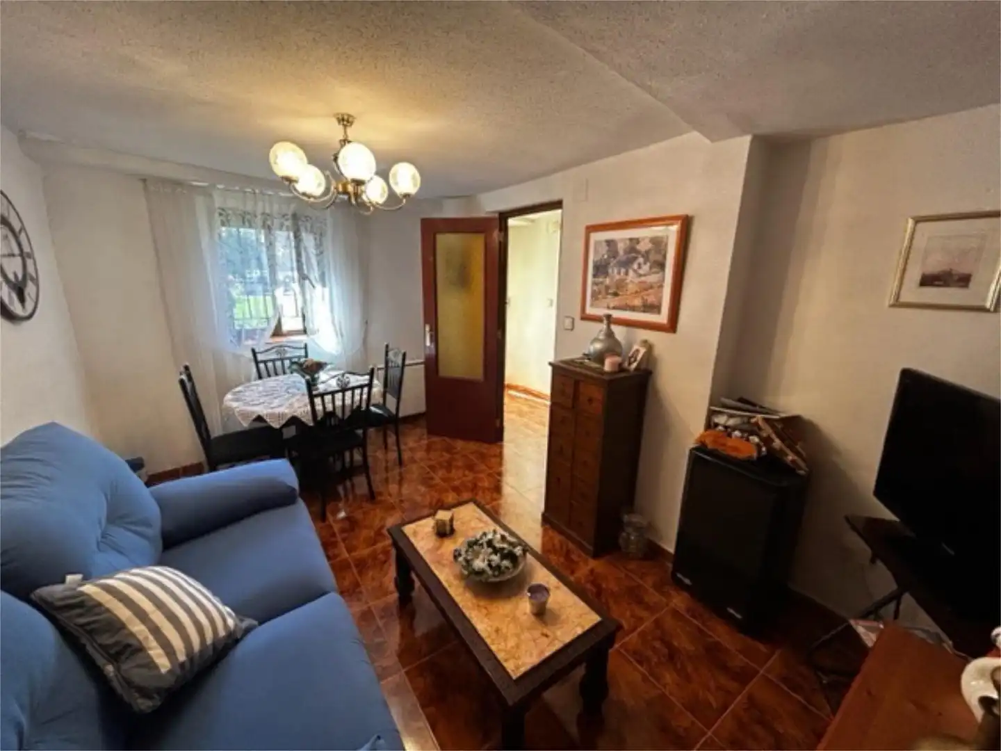 Casa adosada en venta en Calle Nueva, 2, Santa María la Real de Nieva Sala de estar de Casa adosada en venta en Santa María la Real de Nieva con Calefacción, Trastero y Amueblado