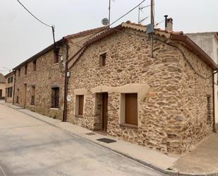 Exterior view of Single-family semi-detached for sale in Santa María la Real de Nieva