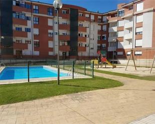 Piscina de Pis de lloguer en San Andrés del Rabanedo amb Piscina