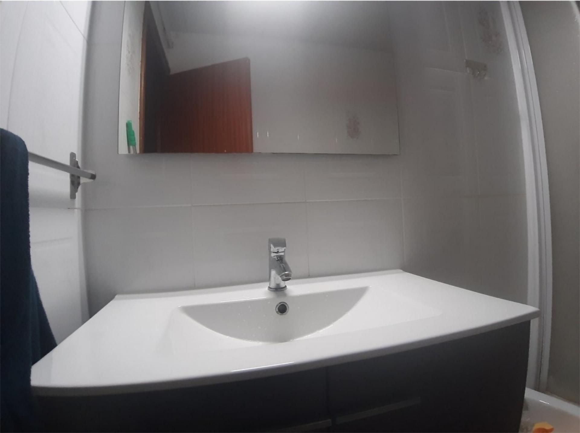 Bathroom of Flat to share in L'Hospitalet de Llobregat  with Oven, Washing machine and Microwave