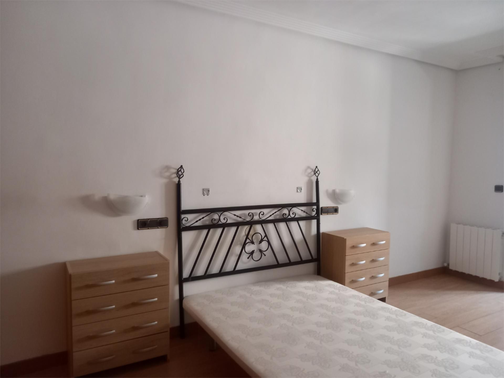 Dormitori de Casa adosada en venda en Mengíbar amb Aire condicionat, Calefacció i Parquet