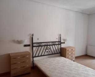 Dormitori de Casa adosada en venda en Mengíbar amb Aire condicionat