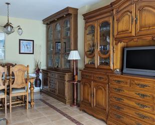 Sala d'estar de Casa adosada en venda en Oropesa amb Terrassa