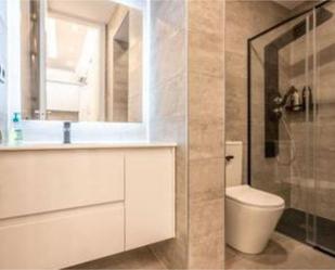 Bathroom of Flat to rent in  Madrid Capital  with Air Conditioner, Heating and Parquet flooring