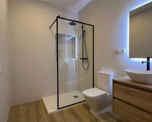 Bathroom of Flat for sale in Vilanova i la Geltrú  with Air Conditioner and Balcony