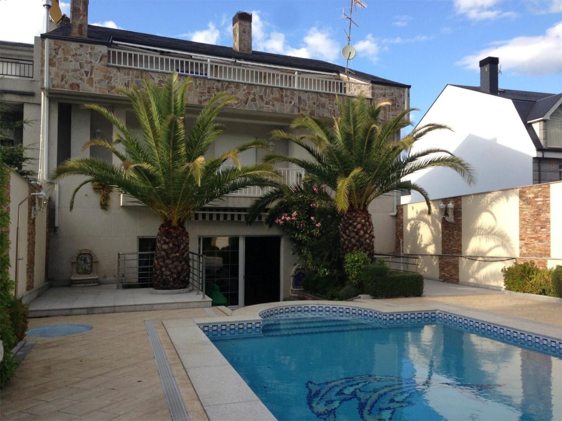 Piscina de Casa o chalet en venta en O Barco de Valdeorras   con Aire acondicionado, Calefacción y Jardín privado