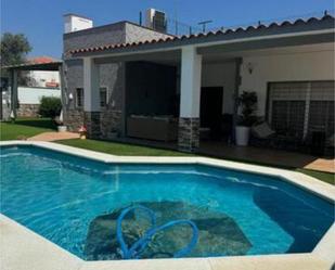 Piscina de Casa adosada de lloguer en Dos Hermanas amb Terrassa i Piscina