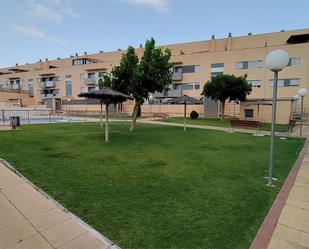 Vista exterior de Àtic en venda en Cadrete amb Aire condicionat, Terrassa i Piscina