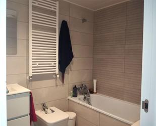 Bathroom of Flat to rent in  Madrid Capital  with Swimming Pool and Balcony