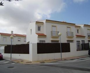 Vista exterior de Casa adosada en venda en Puerto Real amb Aire condicionat, Traster i Forn