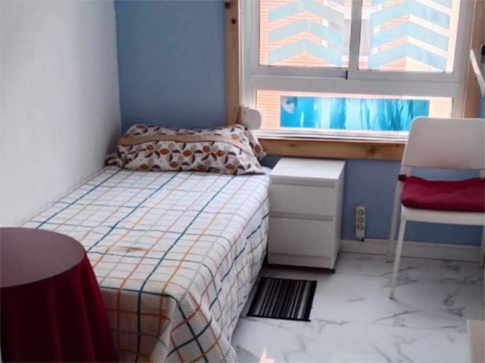 Bedroom of Flat to share in  Valencia Capital  with Private garden, Terrace and Furnished