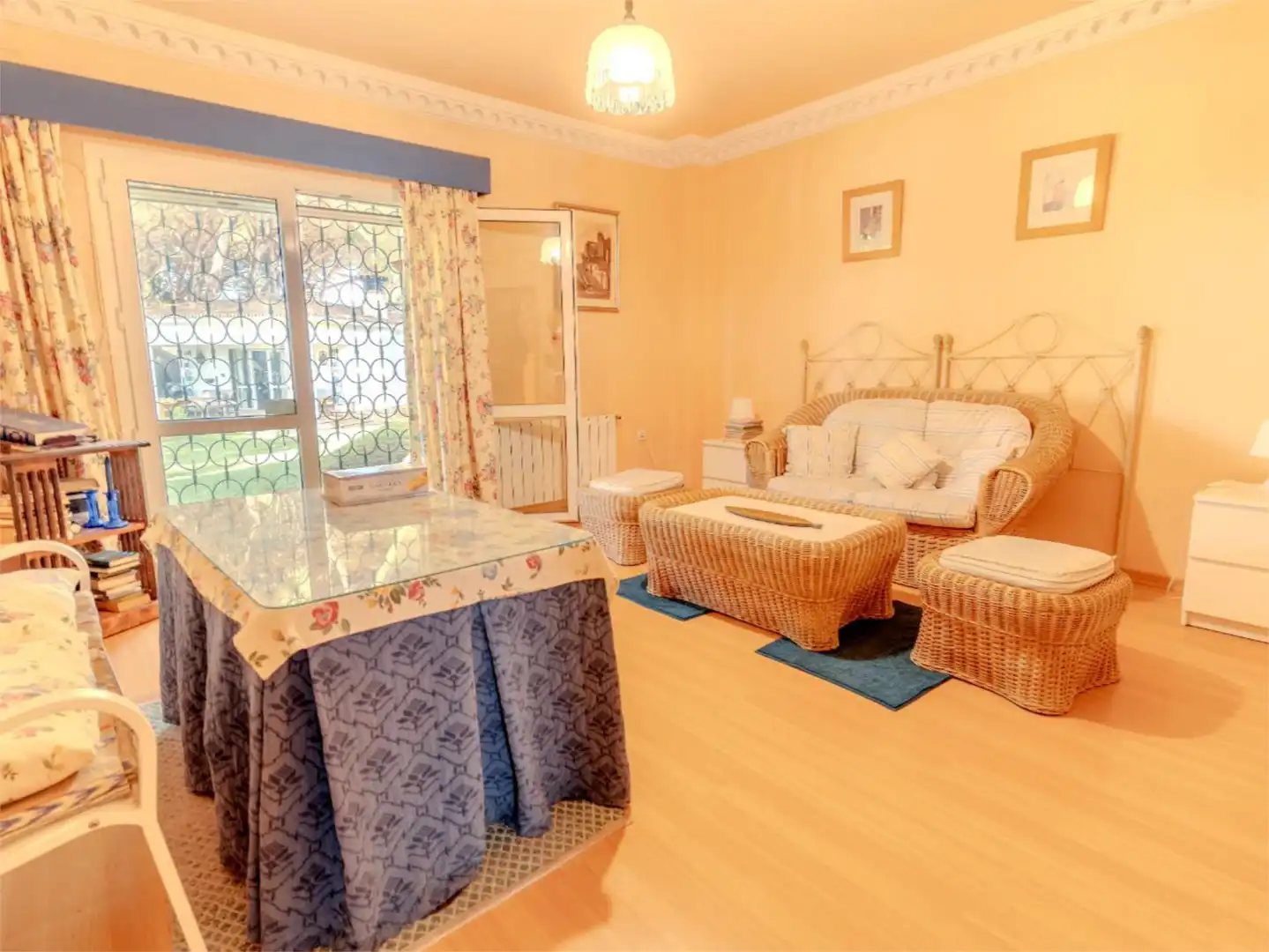 Casa o xalet en venda a Calle de Los Cipreses, 9, Cabopino - Artola Dormitori de Casa o xalet en venda en Marbella amb Terrassa, Piscina i Balcó