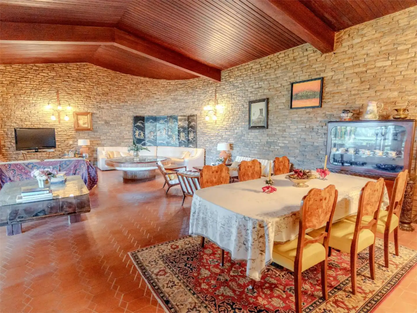 Casa o xalet en venda a Calle de Los Cipreses, 9, Cabopino - Artola Menjador de Casa o xalet en venda en Marbella amb Terrassa, Piscina i Balcó