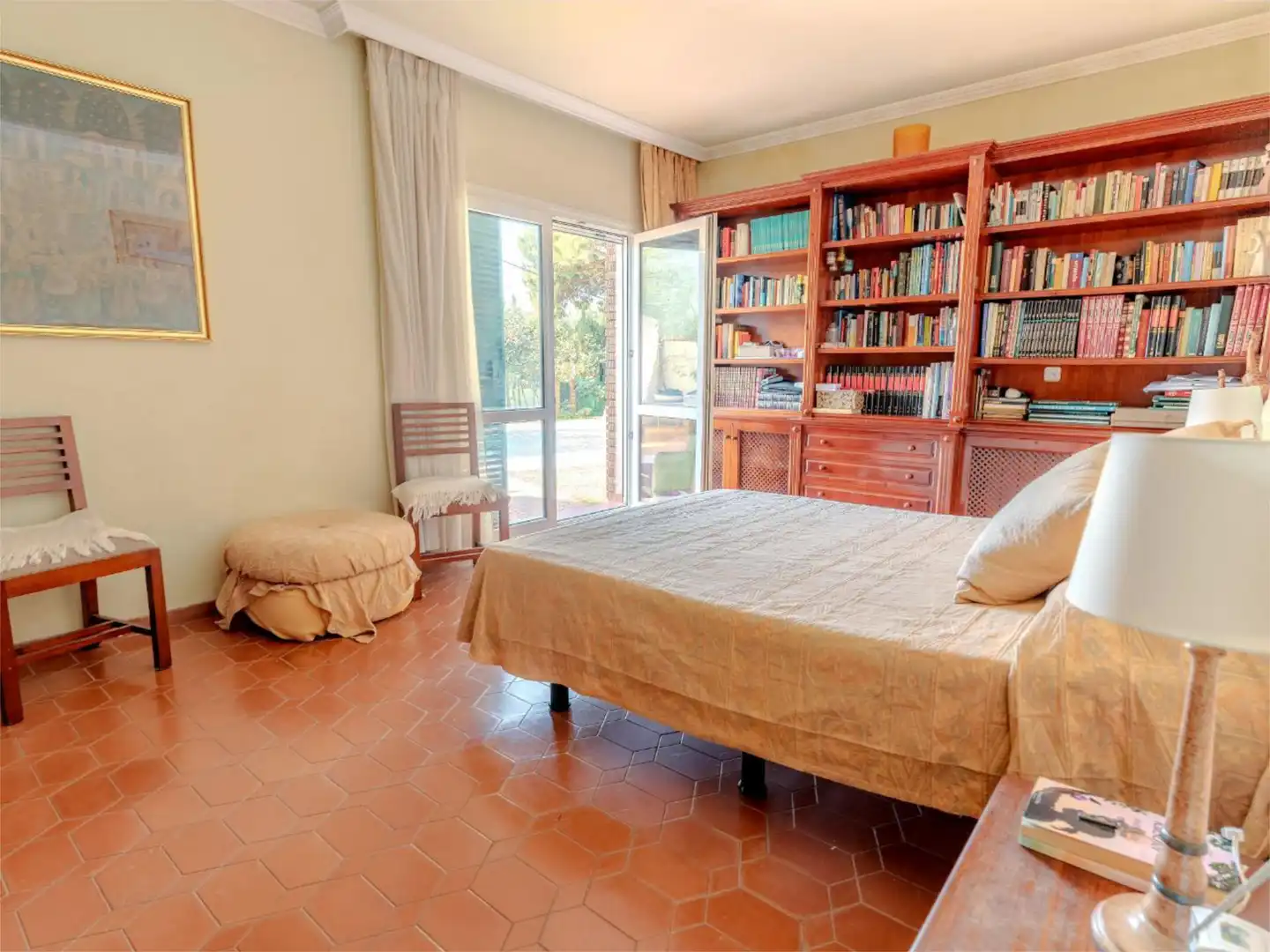 Casa o xalet en venda a Calle de Los Cipreses, 9, Cabopino - Artola Dormitori de Casa o xalet en venda en Marbella amb Terrassa, Piscina i Balcó