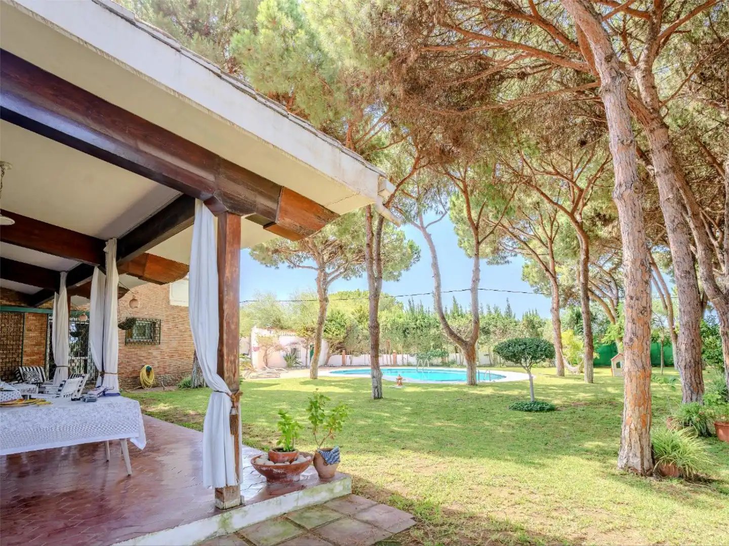 Casa o xalet en venda a Calle de Los Cipreses, 9, Cabopino - Artola Jardí de Casa o xalet en venda en Marbella amb Terrassa, Piscina i Balcó
