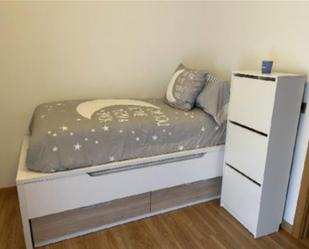 Bedroom of Flat to share in L'Hospitalet de Llobregat  with Air Conditioner, Heating and Parquet flooring