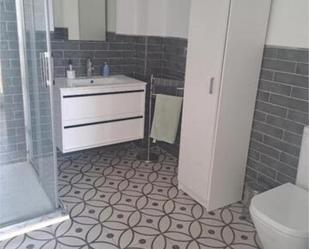 Bathroom of Flat to rent in Valdepeñas
