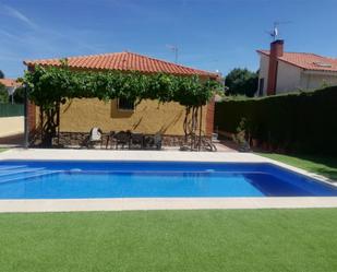 Piscina de Casa o xalet en venda en Casarrubios del Monte amb Piscina