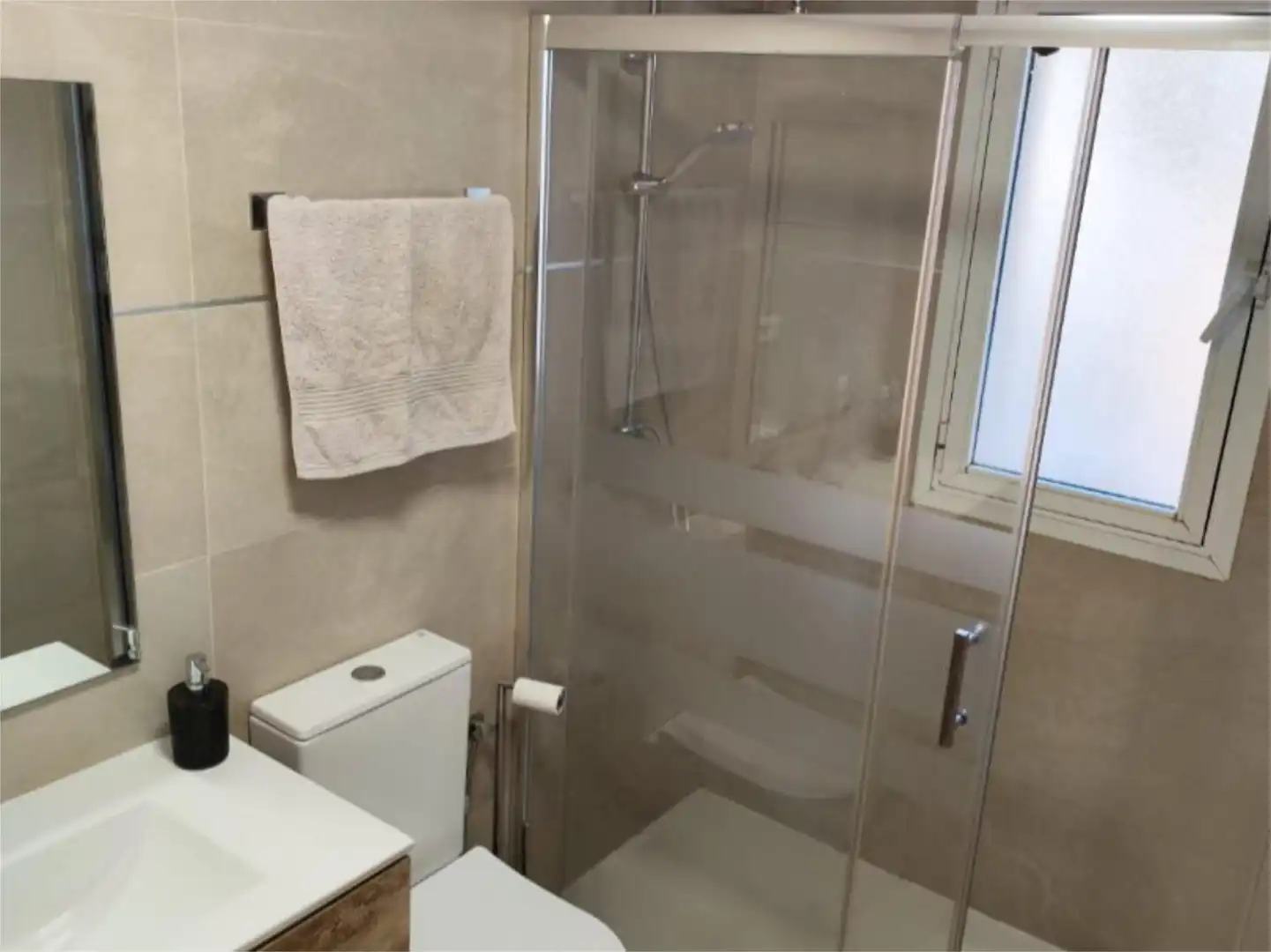 Casa o chalet de alquiler en Calle Aloe Vera, 35, Capuchinos - Los Olivos Baño de Casa o chalet de alquiler en Vélez-Málaga con Aire acondicionado, Calefacción y Jardín privado