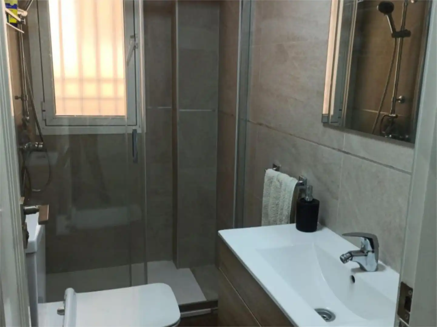 Casa o chalet de alquiler en Calle Aloe Vera, 35, Capuchinos - Los Olivos Baño de Casa o chalet de alquiler en Vélez-Málaga con Aire acondicionado, Calefacción y Jardín privado