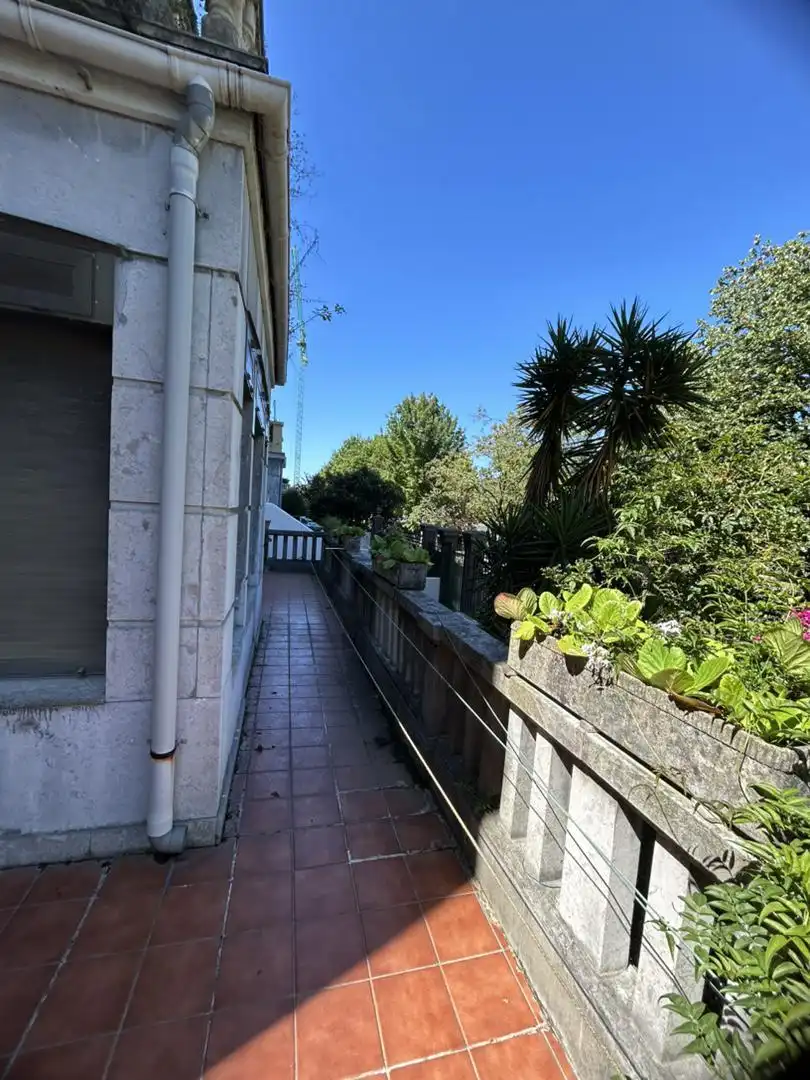 Vista exterior de Piso en venta en Donostia - San Sebastián  con Jardín privado, Terraza y Amueblado