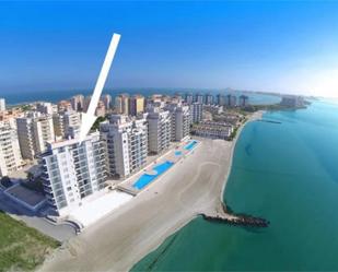 Vista exterior de Apartament de lloguer en La Manga del Mar Menor amb Aire condicionat, Terrassa i Piscina