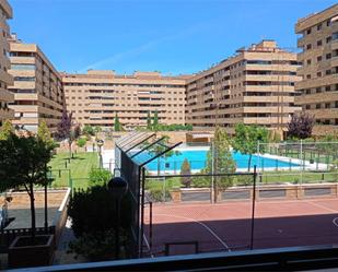 Vista exterior de Pis per a compartir en Seseña amb Jardí privat, Parquet i Terrassa