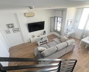 Sala d'estar de Dúplex de lloguer en  Madrid Capital amb Aire condicionat i Terrassa