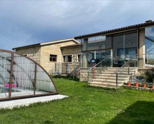 Vista exterior de Casa o xalet en venda en A Pobra do Caramiñal amb Calefacció, Jardí privat i Terrassa