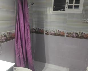 Bathroom of Flat to share in Jerez de la Frontera  with Furnished, Washing machine and Microwave