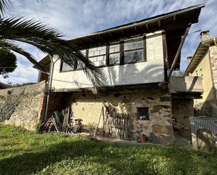 Außenansicht von Country house zum verkauf in Tineo mit Balkon