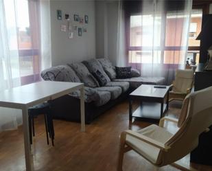 Sala d'estar de Pis en venda en Siero amb Balcó