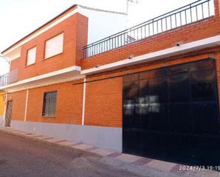 Vista exterior de Casa o xalet de lloguer en Mora amb Terrassa