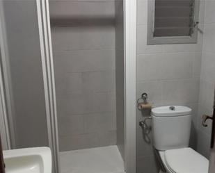 Bathroom of Flat to rent in  Sevilla Capital  with Air Conditioner and Terrace