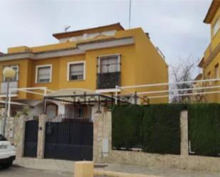 Exterior view of House or chalet for sale in Mairena del Aljarafe  with Air Conditioner and Terrace