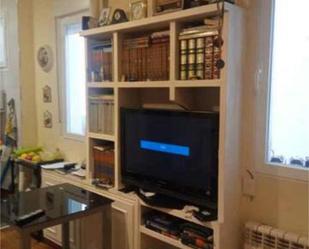 Living room of Flat for sale in  Madrid Capital