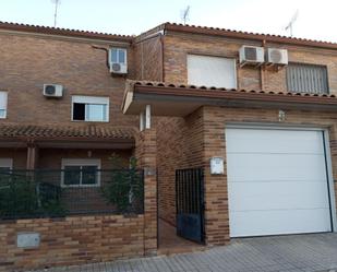 Vista exterior de Casa o xalet en venda en Seseña amb Aire condicionat i Terrassa