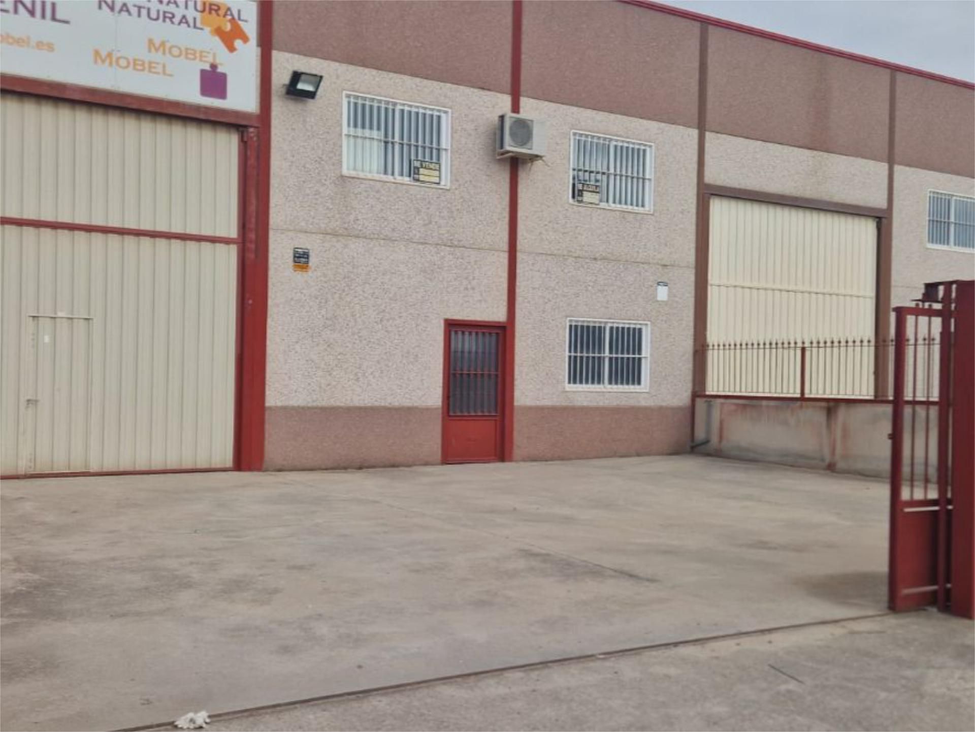 Außenansicht von Fabrikhallen miete in Villaseca de la Sagra mit Klimaanlage