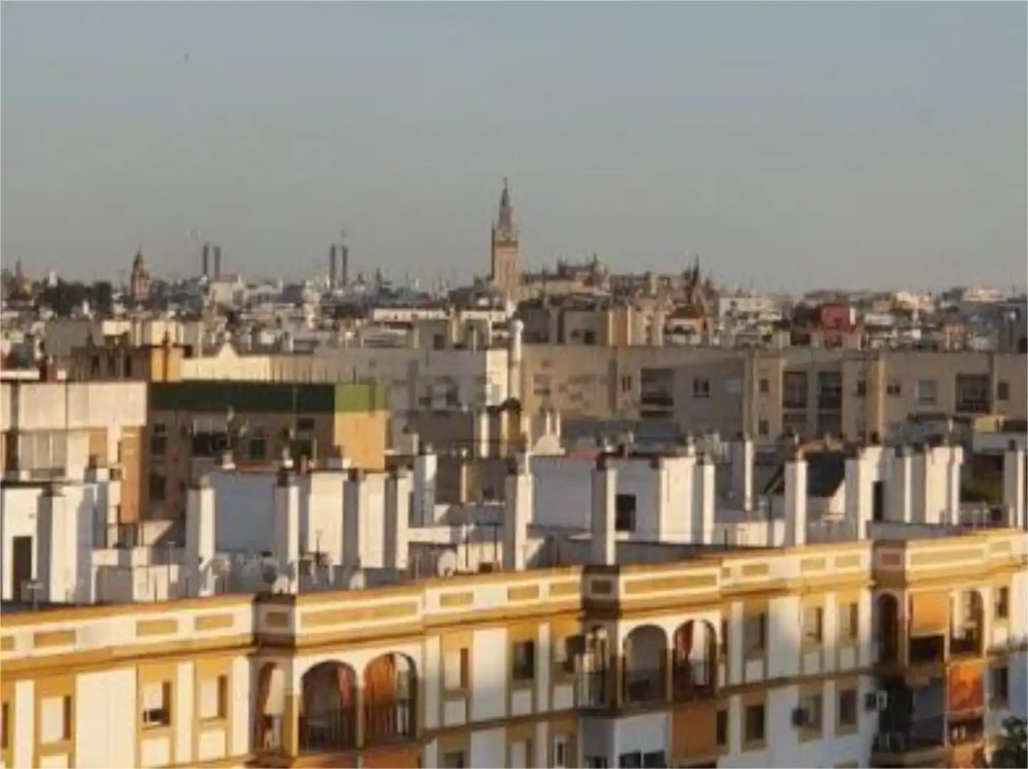 Wohnung zur Miete in Grupo Macarena Tres Huertas, 4, El Torrejón - El Cerezo Außenansicht von Wohnung zur Miete in Sevilla mit Klimaanlage, Terrasse und Möbliert