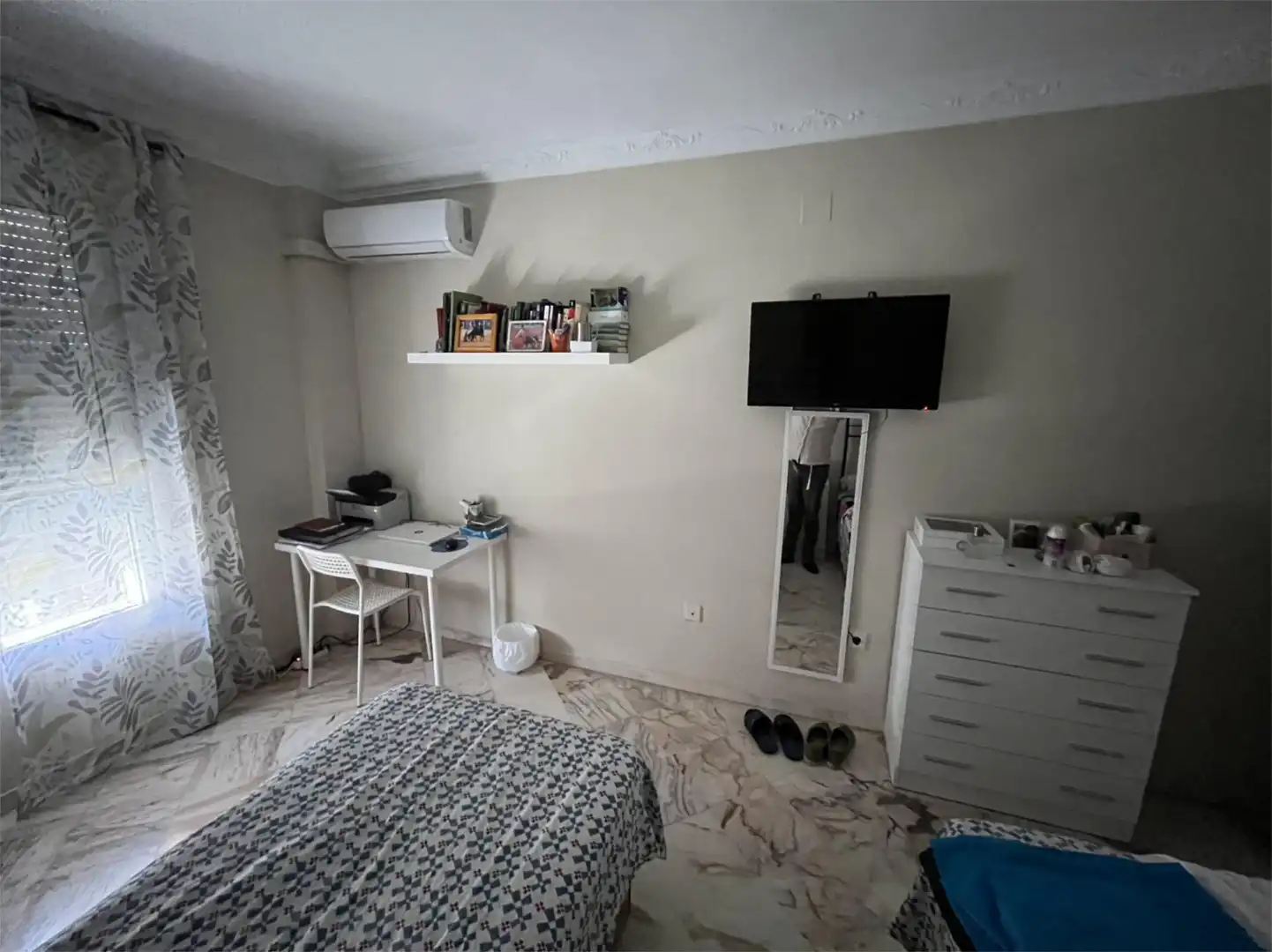 Casa adosada en venta en Calle Fernando Zóbel, 9, La Algaba Habitación de Casa adosada en venta en La Algaba con Aire acondicionado, Terraza y Balcón