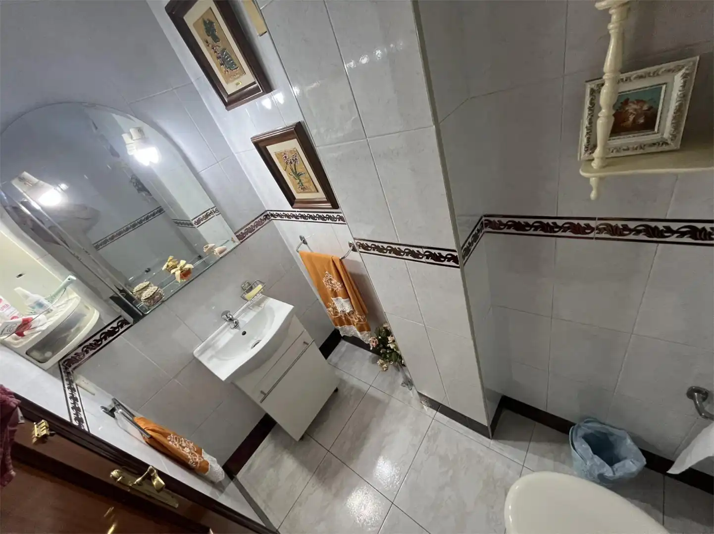 Casa adosada en venta en Calle Fernando Zóbel, 9, La Algaba Baño de Casa adosada en venta en La Algaba con Aire acondicionado, Terraza y Balcón
