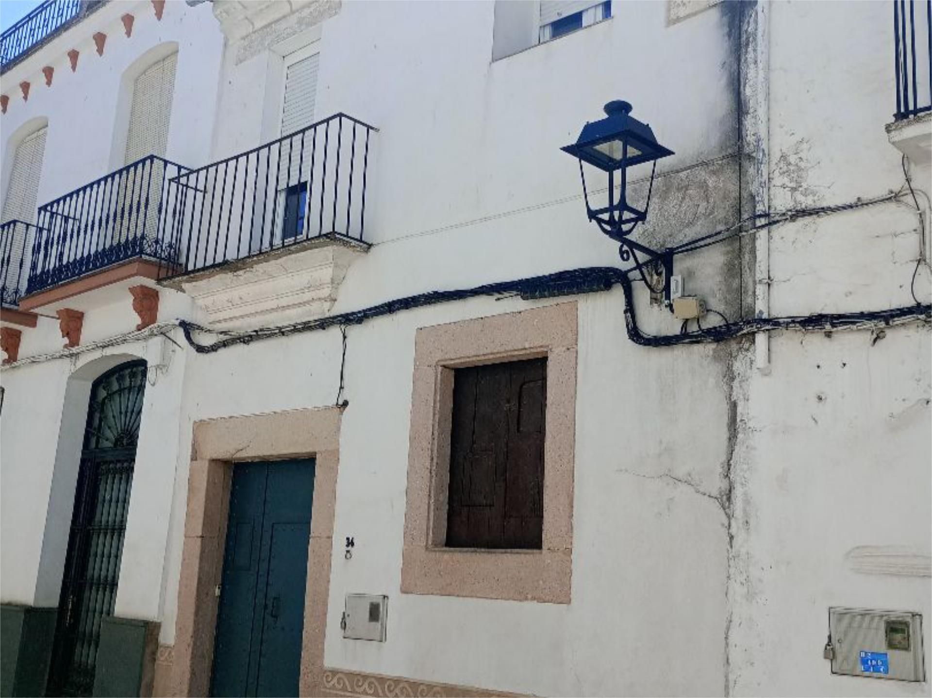 Vista exterior de Casa adosada en venda en Alburquerque amb Aire condicionat i Terrassa