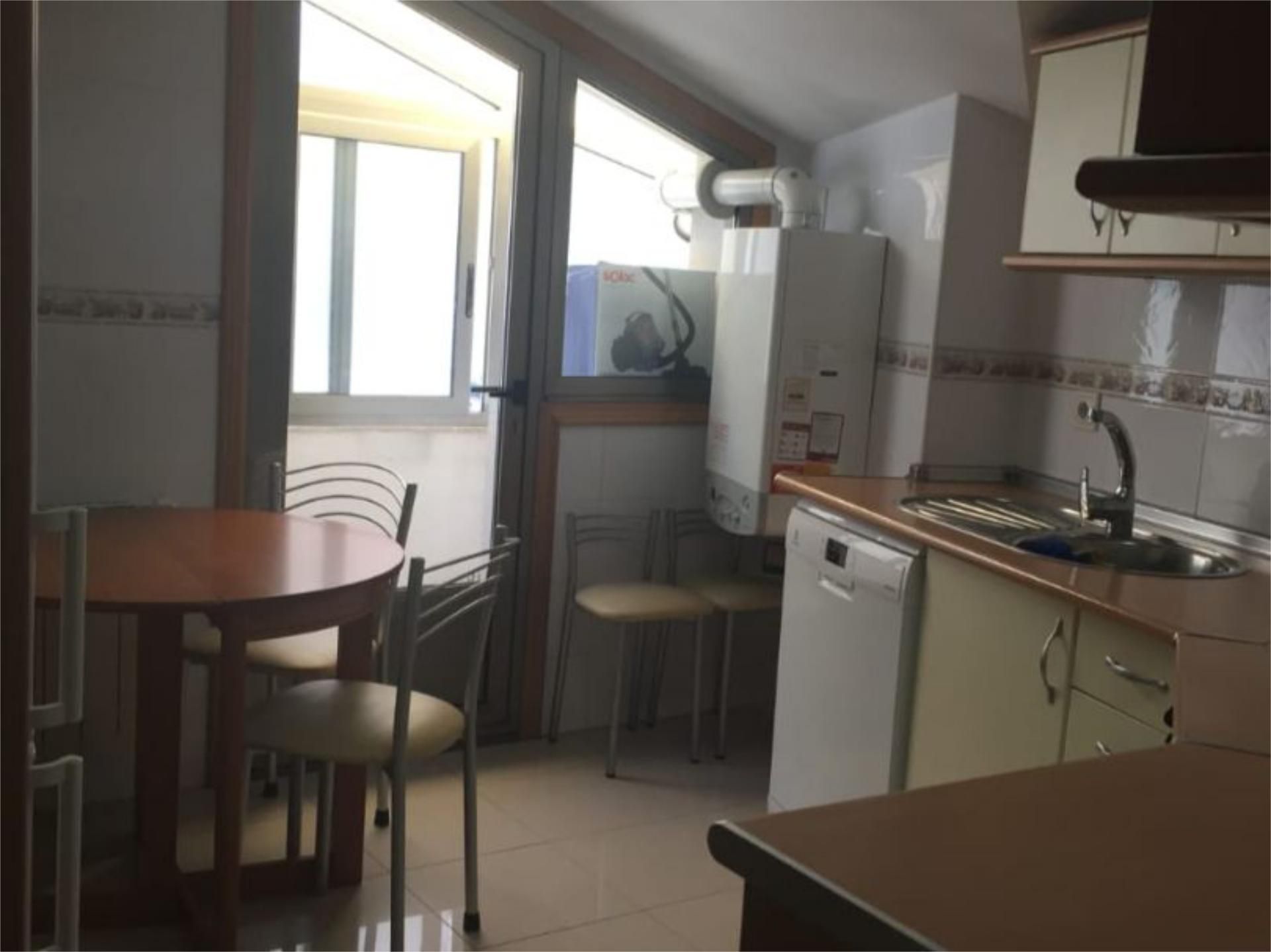 Cuina de Àtic en venda en Tui amb Calefacció, Parquet i Traster