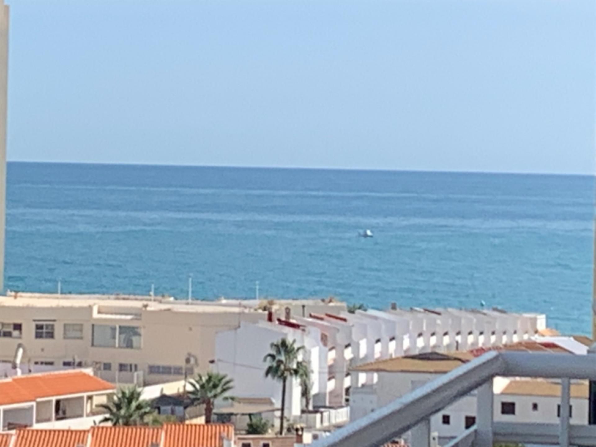 Vista exterior de Pis de lloguer en Oropesa del Mar / Orpesa amb Jardí privat, Terrassa i Piscina