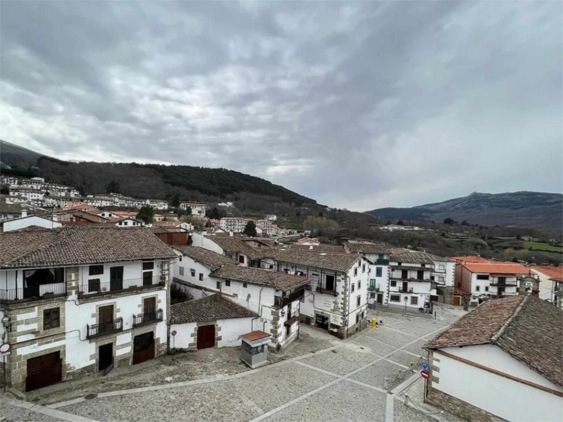 Vista exterior de Pis en venda en Candelario amb Moblat, Aparcament comunitari i Balcó