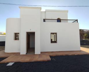 Vista exterior de Casa o xalet en venda en Yaiza amb Terrassa i Balcó